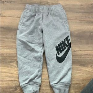 Nike Toddler sweatpants joggers with pockets